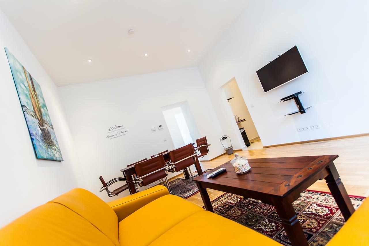 Vienna Market Apartments & Free Parking Ngoại thất bức ảnh